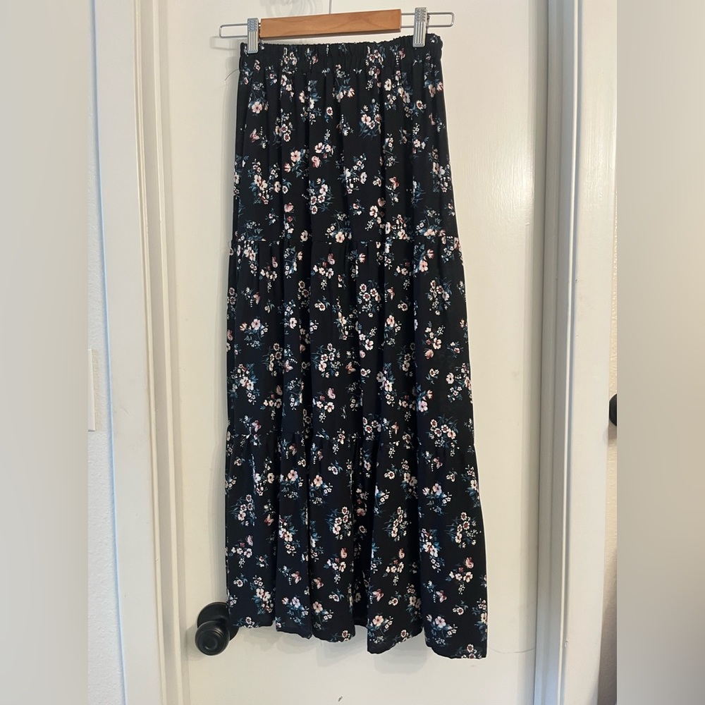 Floral Black Long Skirt - Picture 2 of 4
